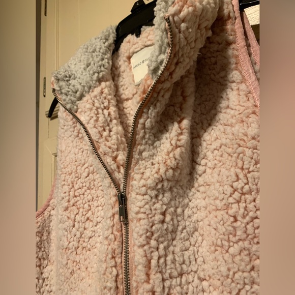 Light Pink Cozy Fluffy Sherpa Vest - just like new! Size L - Picture 3 of 6